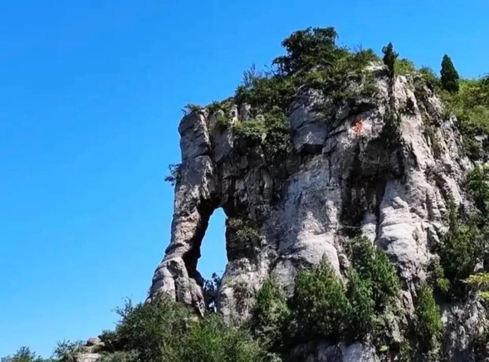 山东聊城，一男子是登山爱好者，他参加了一个费用AA制的登山群，去参加了一次登山活