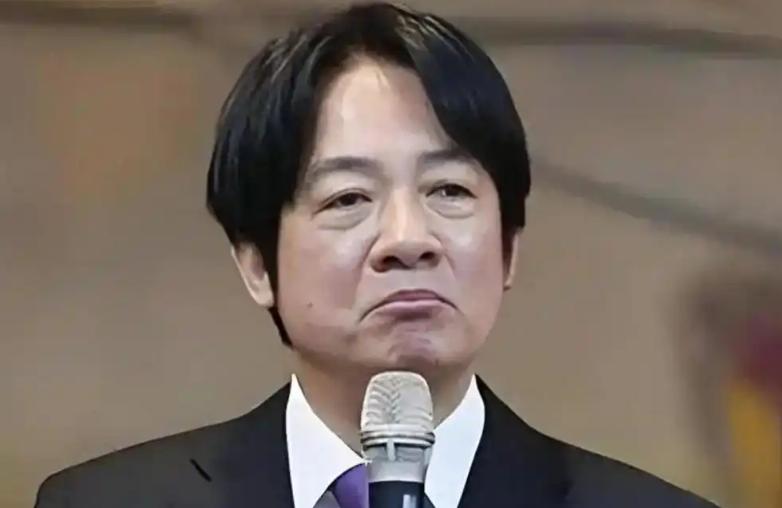 笑掉大牙！5月5日的上午将近11点，赖乘坐斯威士兰的专机抵达了台北桃园机场，现场
