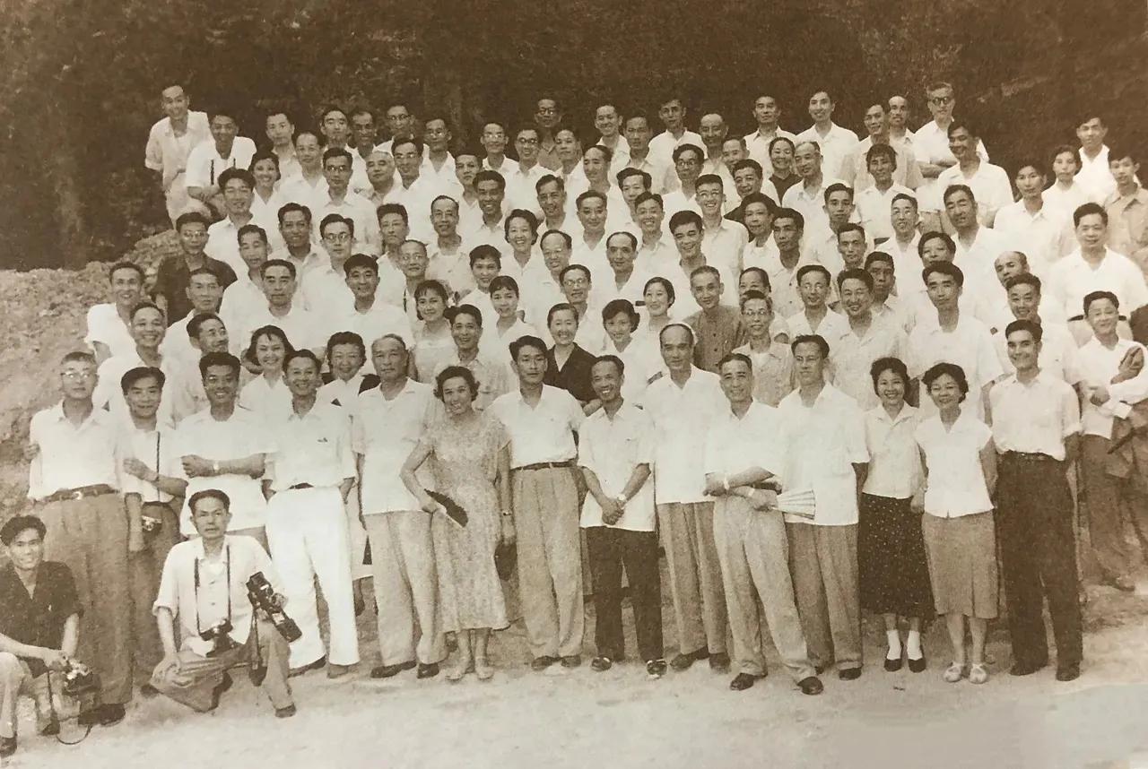 1961年电影界的大合影，新中国二十二大明星有一大半都在这里，孙道临 王心刚 王