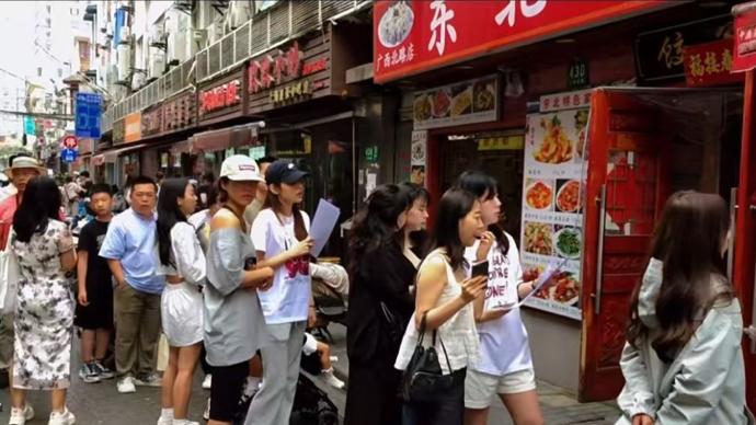 上海小吃被韩国人包围:最受韩国游客追捧的小吃+打卡现状
 
1. 街头煎饼（福州