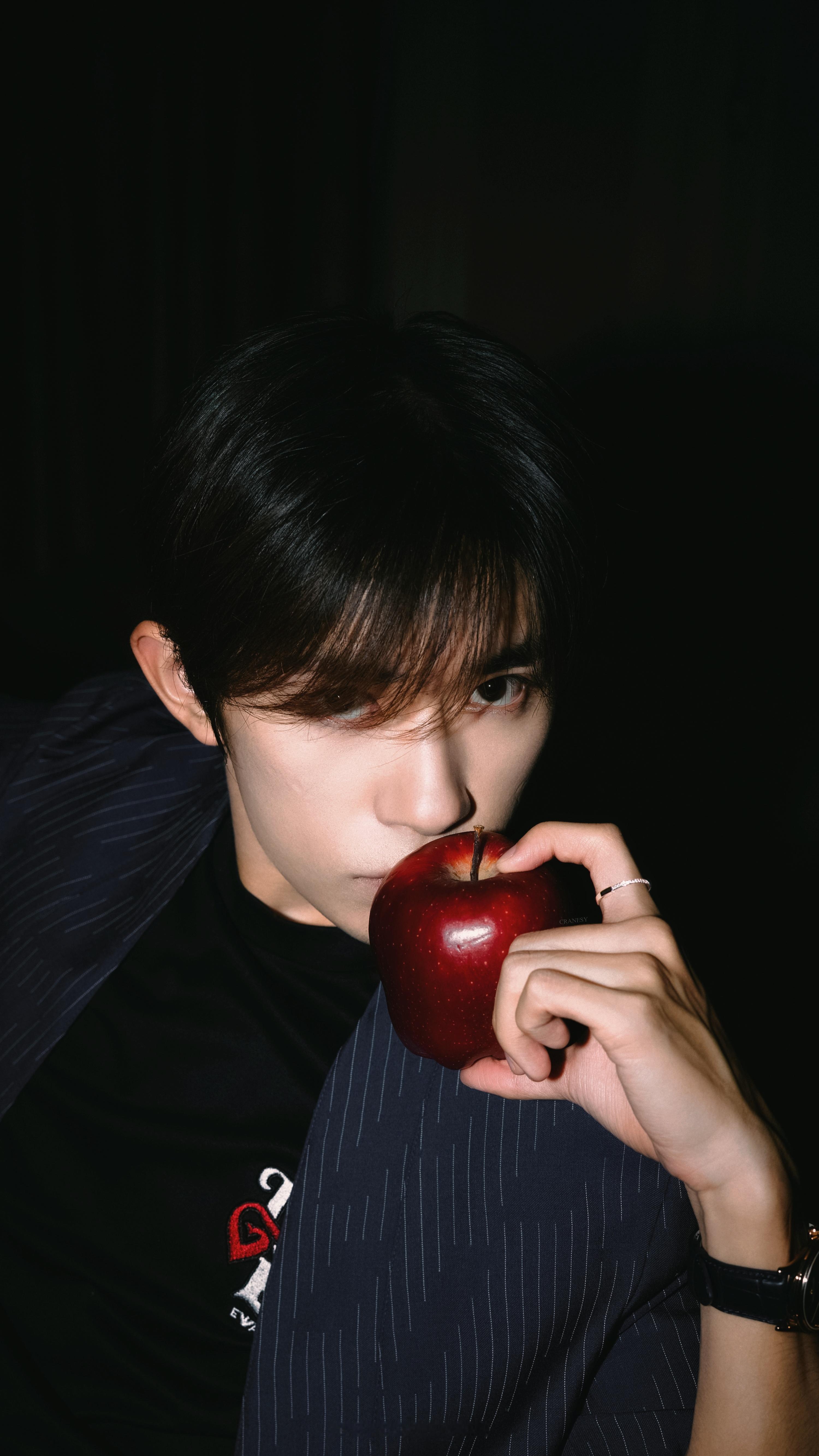 【修图丨壁纸】🍎四字 易烊千玺 yyqx 四字弟弟