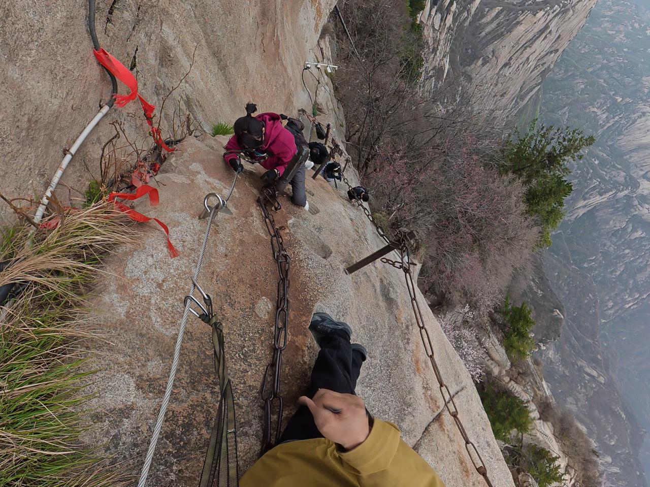 上华山，我原计划是奔着长空栈道而来。
可惜攻略没做足。
下午1:30，我到南天门