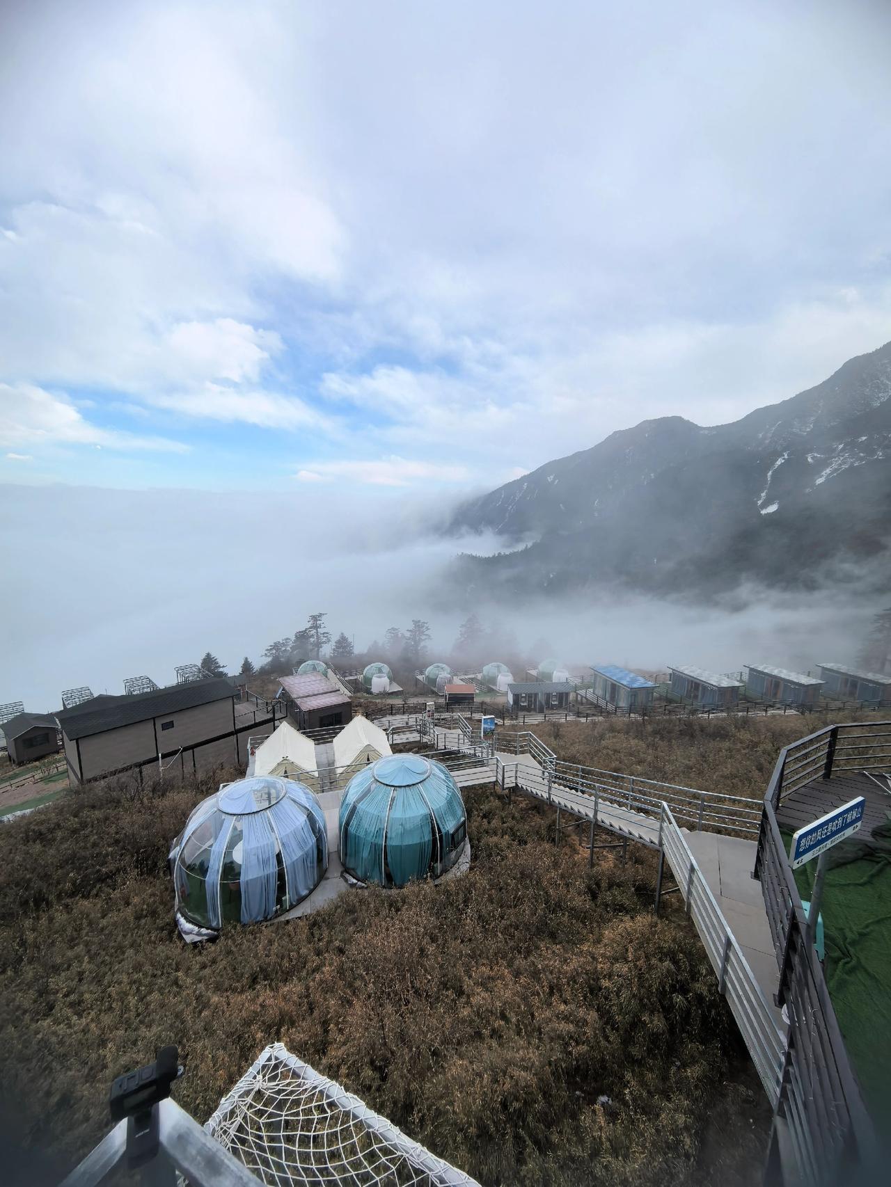 我评论了@泸定邓师 的作品：
这种风景那里找[比心]云海 这是什么神仙地方 自然