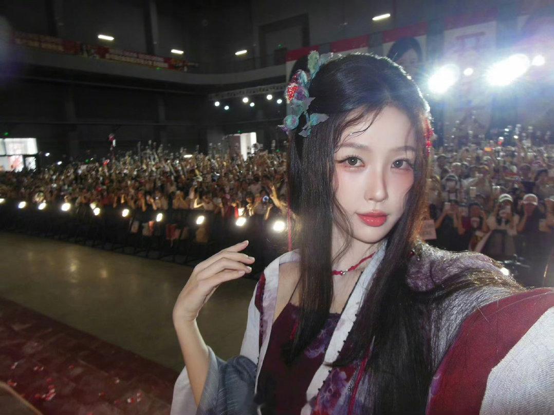 鞠婧祎虞书欣孟子义的在拍剧造型 鞠婧祎虞书欣孟子义同个一造型师 哇哇哇哇，这次是