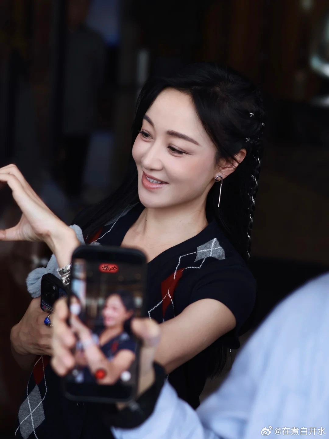 那英给赵子琪浪姐初舞台出主意那英精准点出唱跳顺序对气息的影响，一下就帮赵子琪找准