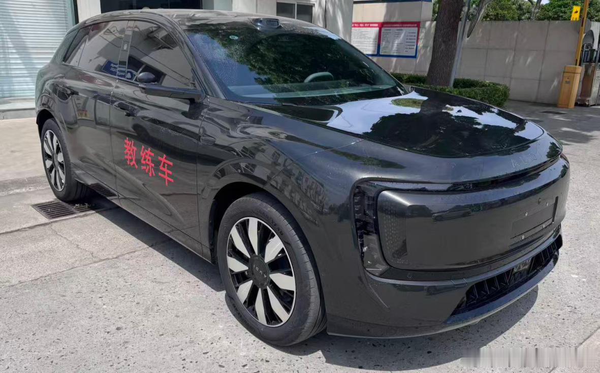 AUDI E7X教练车？！这个我没想到还有副刹车和后视镜好评！也属于电子物理都有