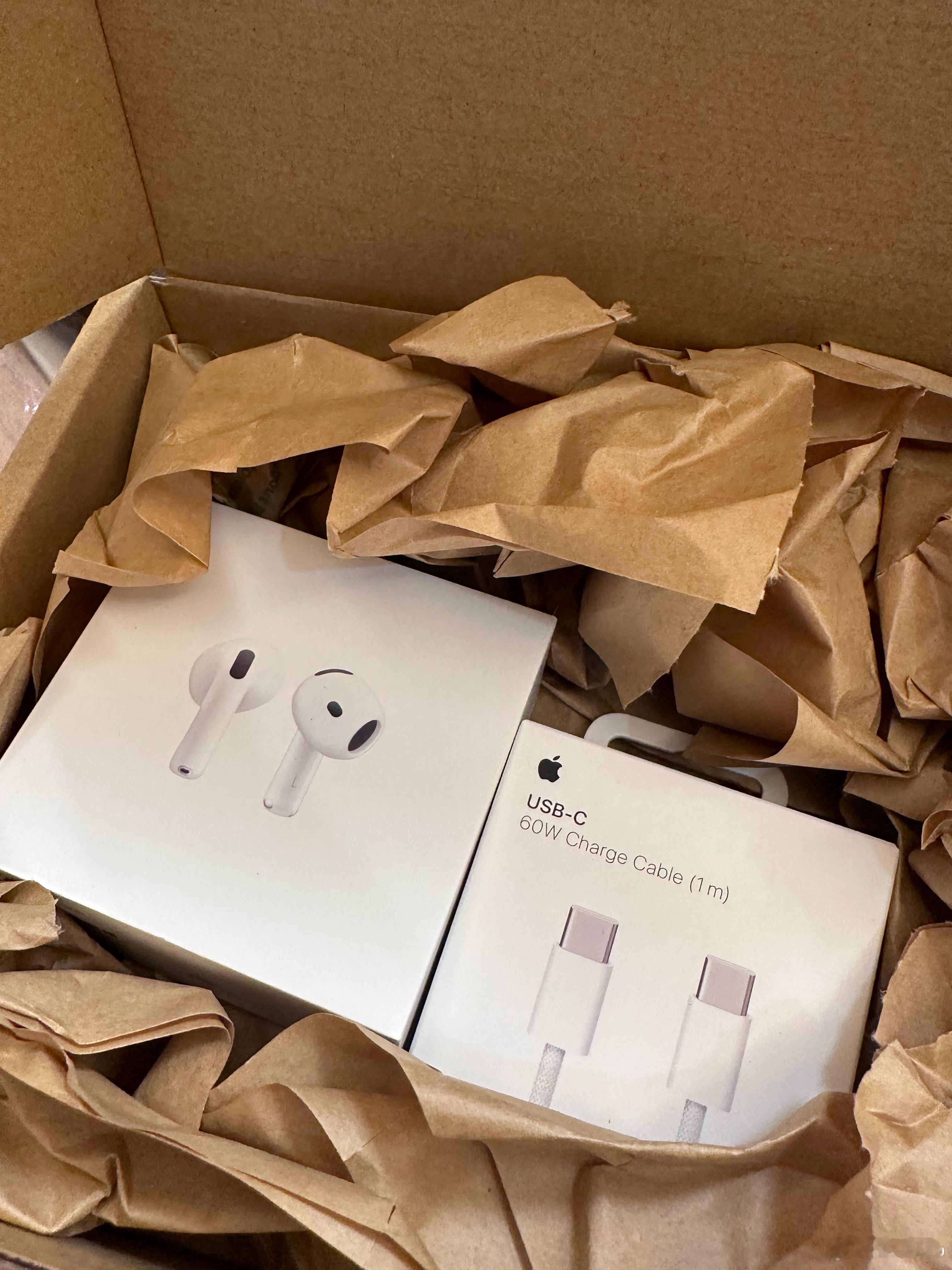 不是。 。airpods4真是给我狠狠避雷了。 。除了降躁一无是处。 。音质差到