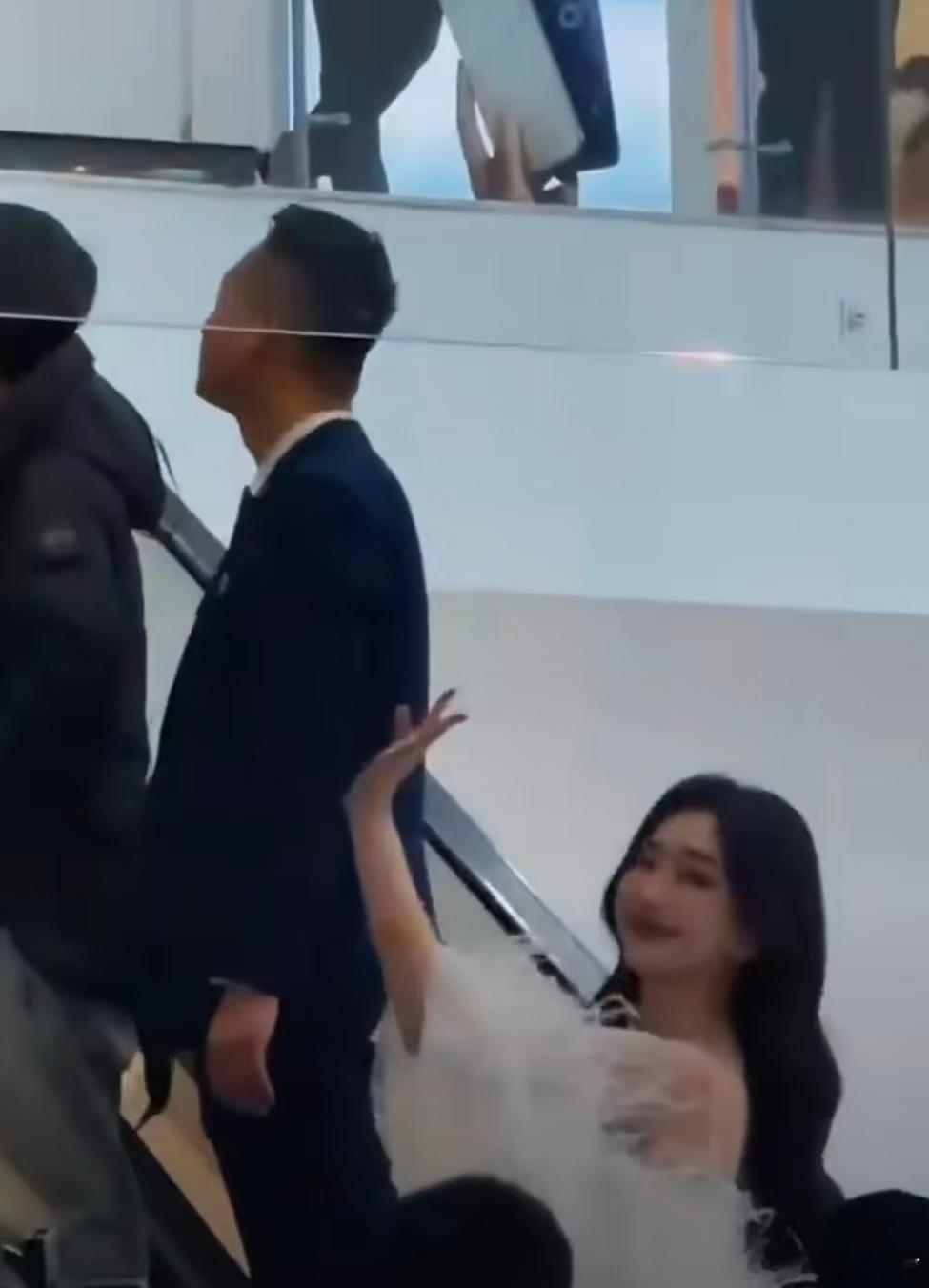 江疏影的含金量简直就是妈咪级别  江疏影这身装扮真是让人眼前一亮，就像妈咪一样优