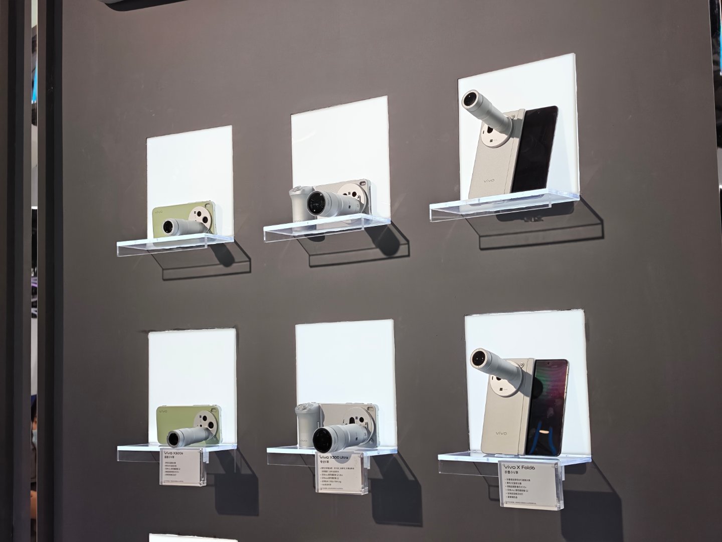 vivo展台上这些外接摄像设备真是V单能力和直播能力的具象化展现了从X300系列
