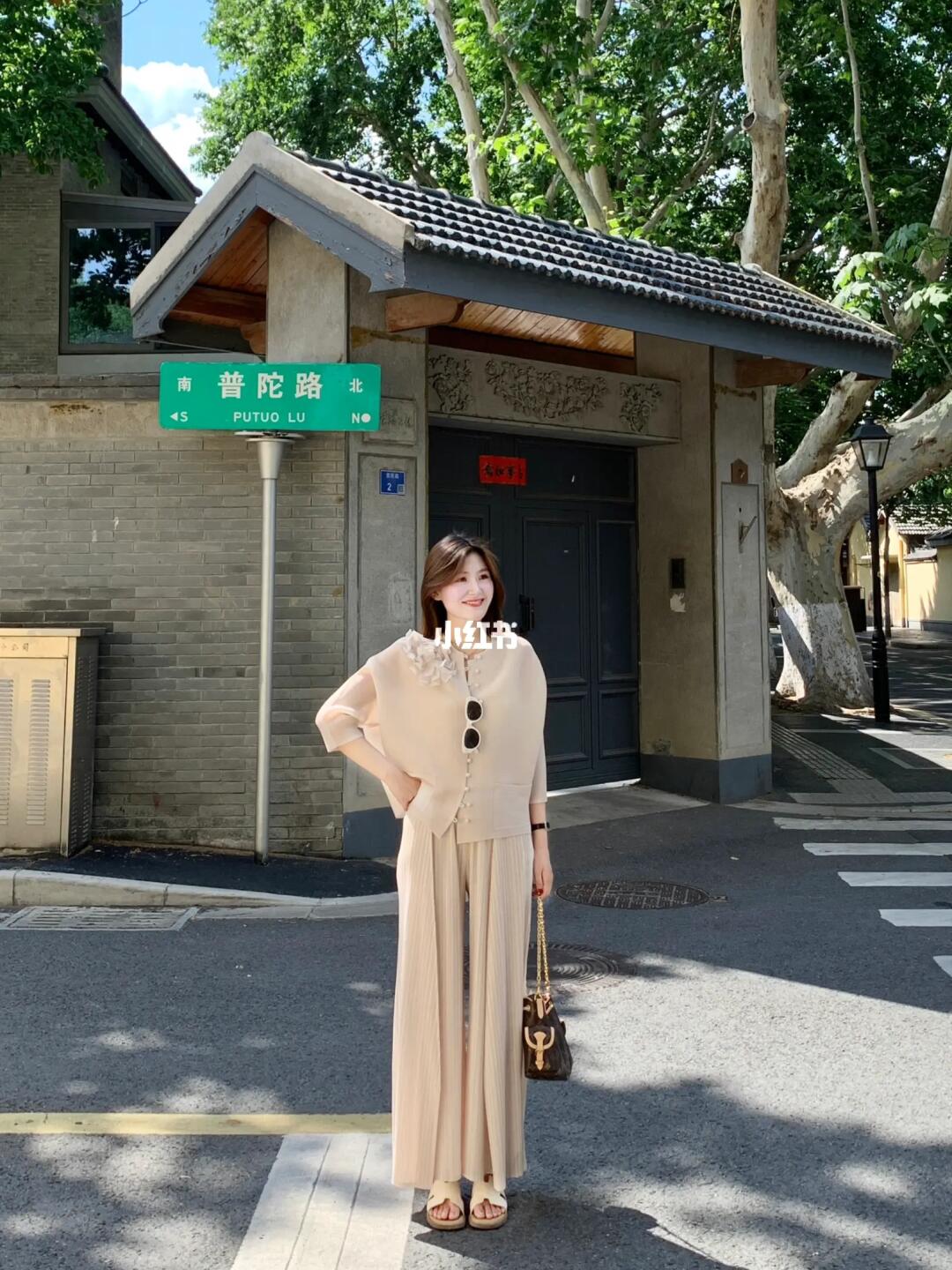 斥巨资买了一套防嗮通勤套组……