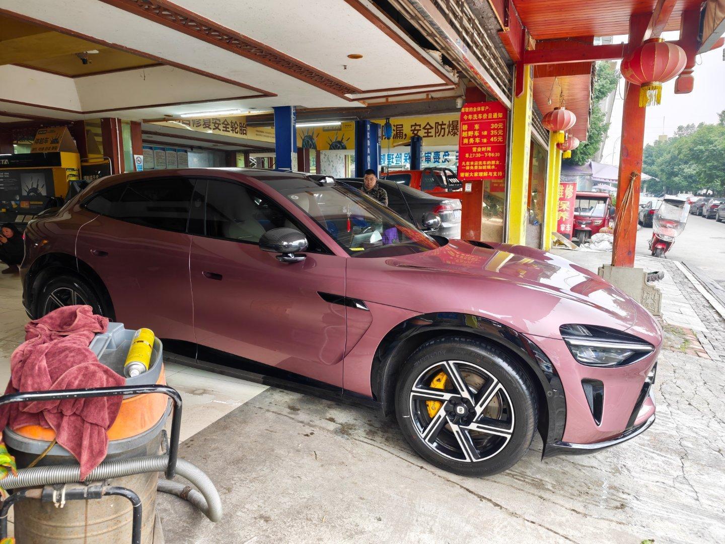 我这个人有多爱自己的车呢？这么说吧，每隔一个月我就会带他去洗一次35块钱的澡，你