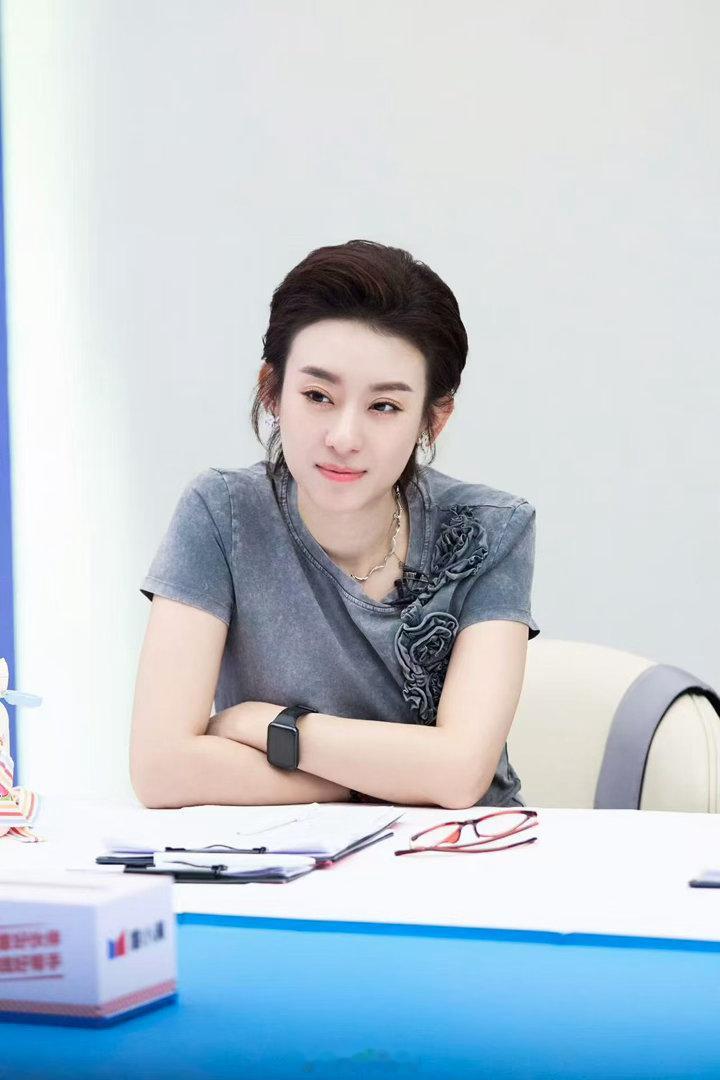 曝浪姐三公不直播 网上的瓜先放一放，以官方消息为准，无论怎样都支持节目的安排 