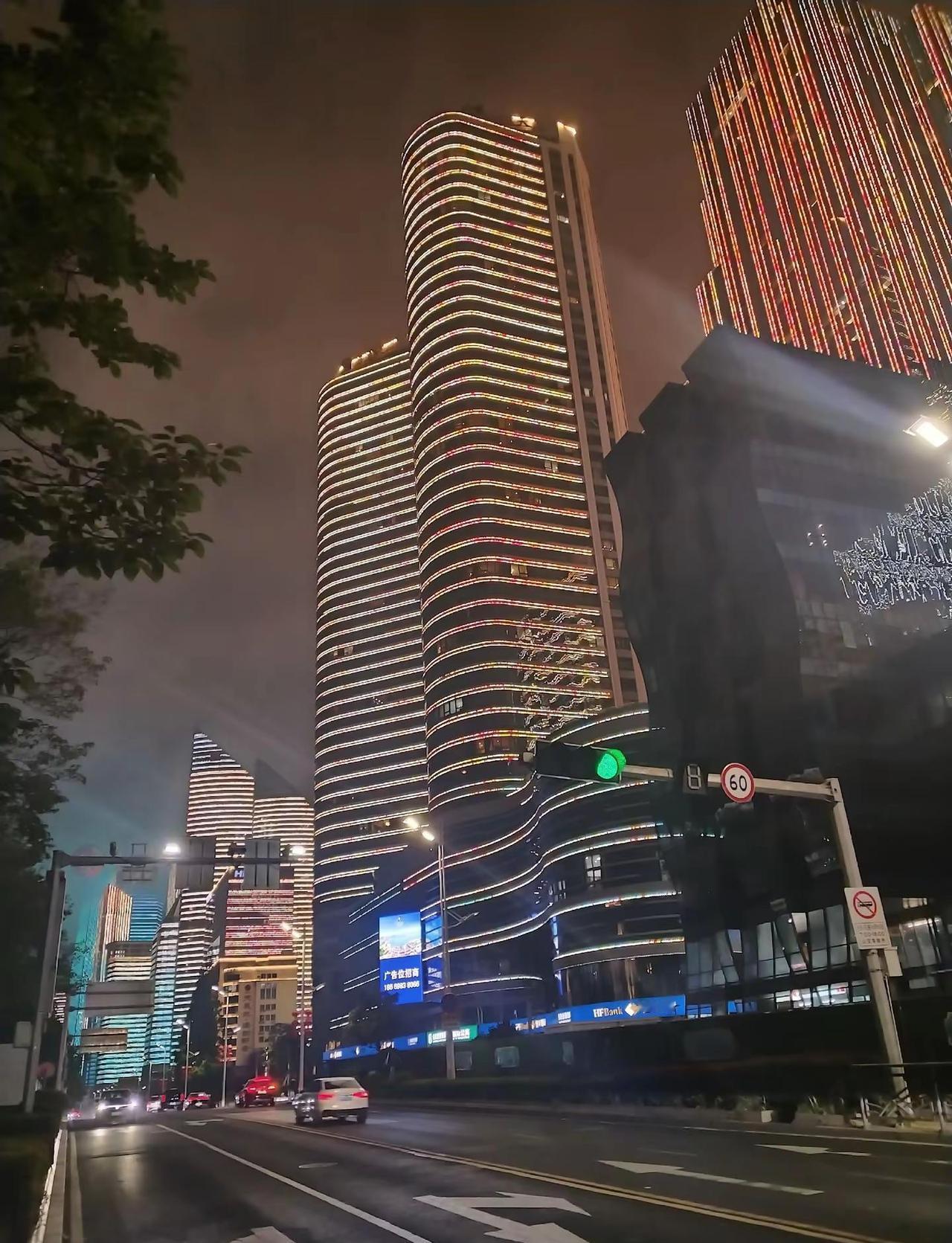 五四广场灯光秀连夜加班，结果被乌云一键拉黑！