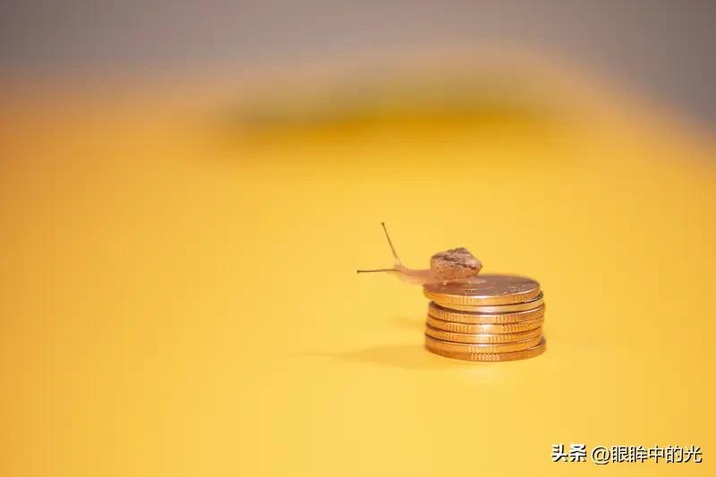 普通人在赚钱路上遇到的最大的困难是什么呢？

如果是我的话，那估计就是我得等一切