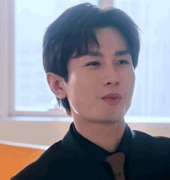 成毅的表情真的有点莫名其妙诶 ​​​