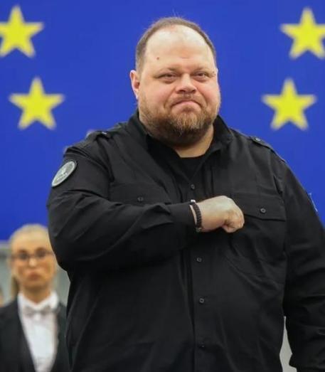 谁都没能料到，局势竟会出现如此石破天惊的反转！
 
就在全世界都笃定俄乌和平谈判