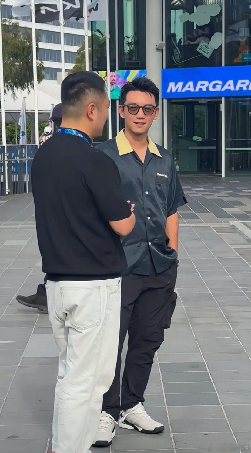 澳网偶遇郑恺苗苗 澳网偶遇郑恺苗苗，夫妻状态好好~网友澳网偶遇郑恺苗苗郑恺澳网自