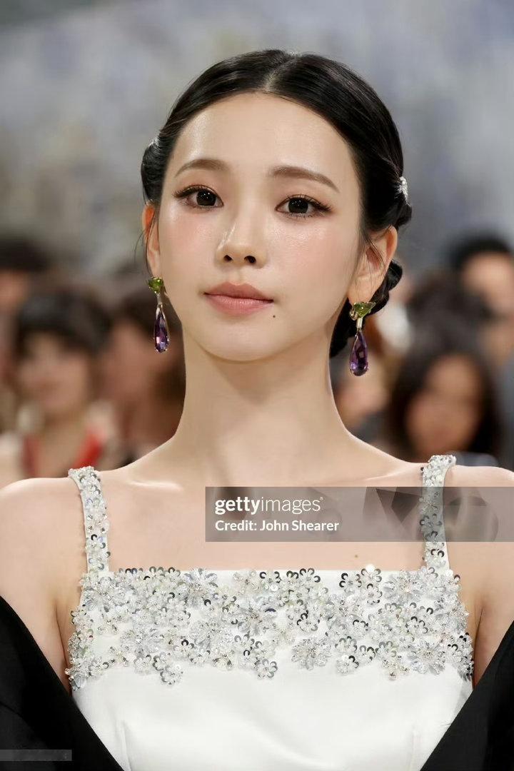 这次活动的低盘发好美为数不多偏蛇系的长相 
