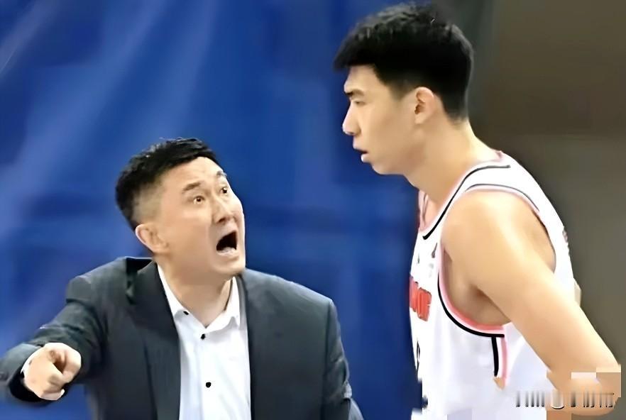 想知道作为主教练投票时，杜锋有没有给徐昕投票？排在第几位？