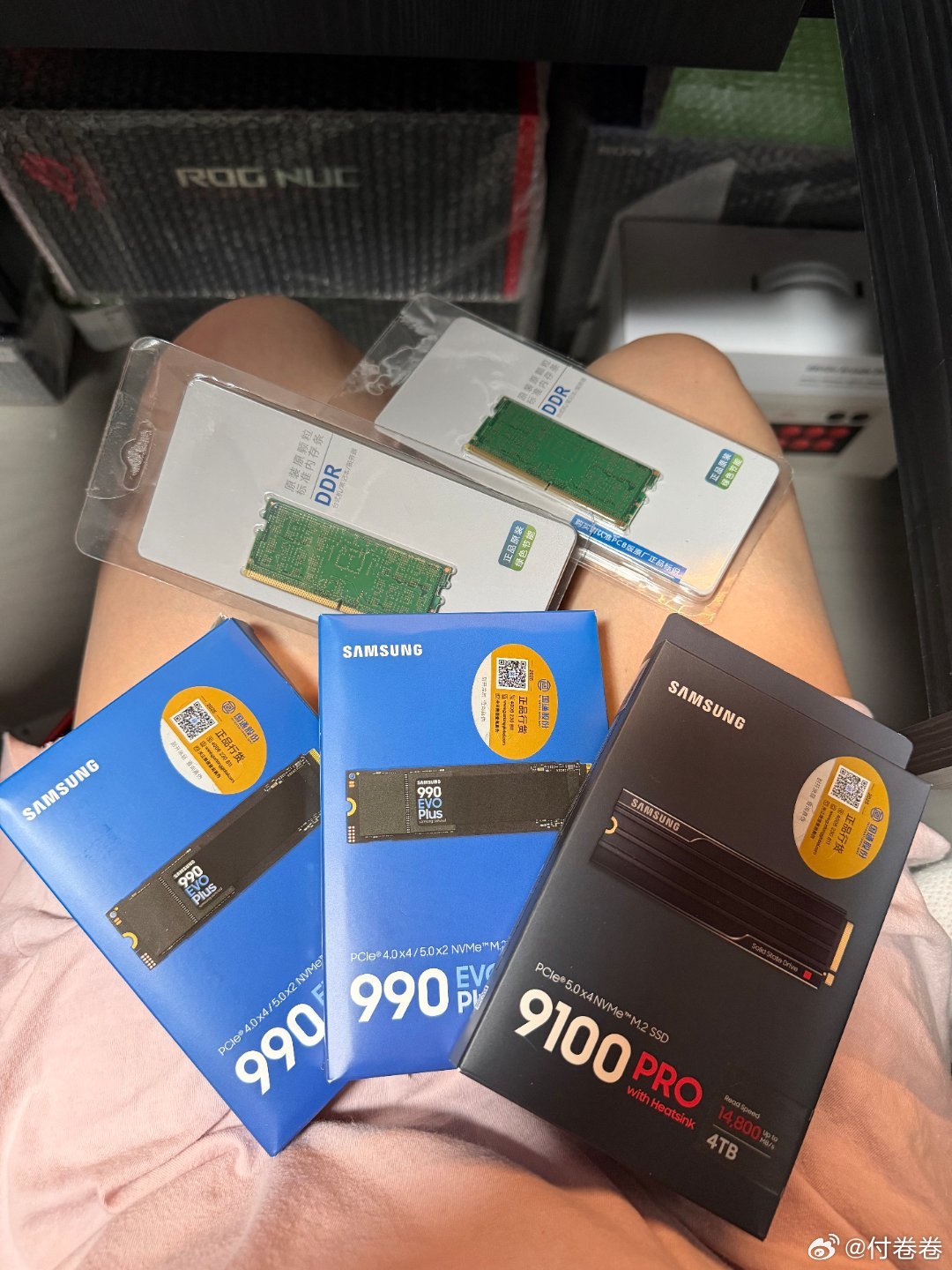 除了刚才车上用的，还有电脑上用的……真的，谁能想到一堆硬盘内存涨成这样子……20