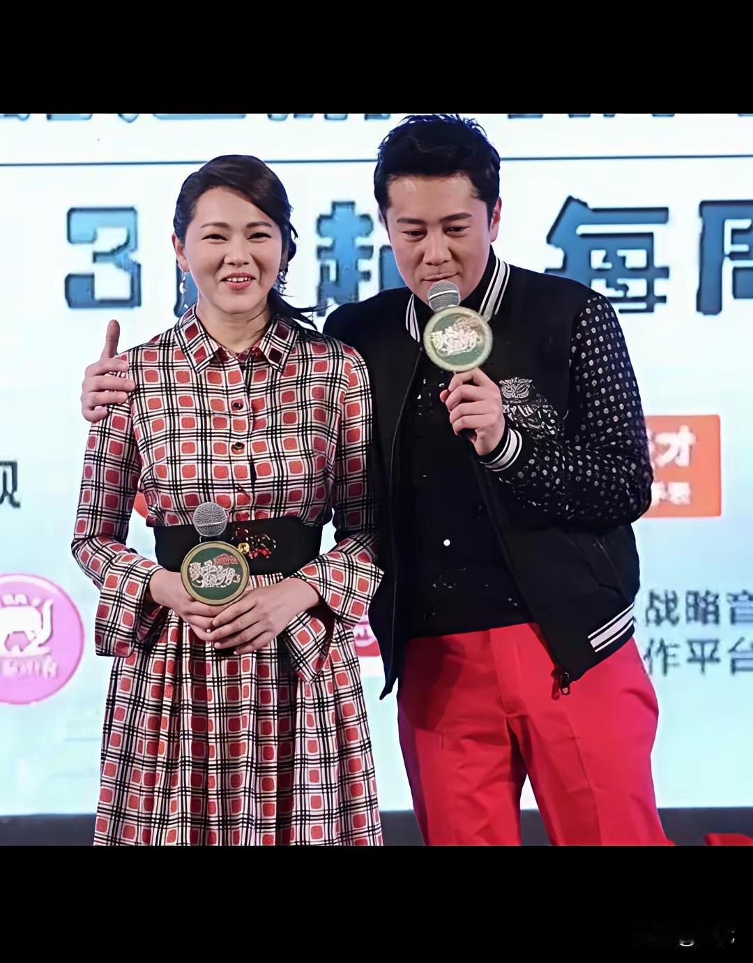 砸钱保养也难抵岁月，
伊能静镜头下难掩衰老臃肿感。
 
都说伊能静每年在护肤保养