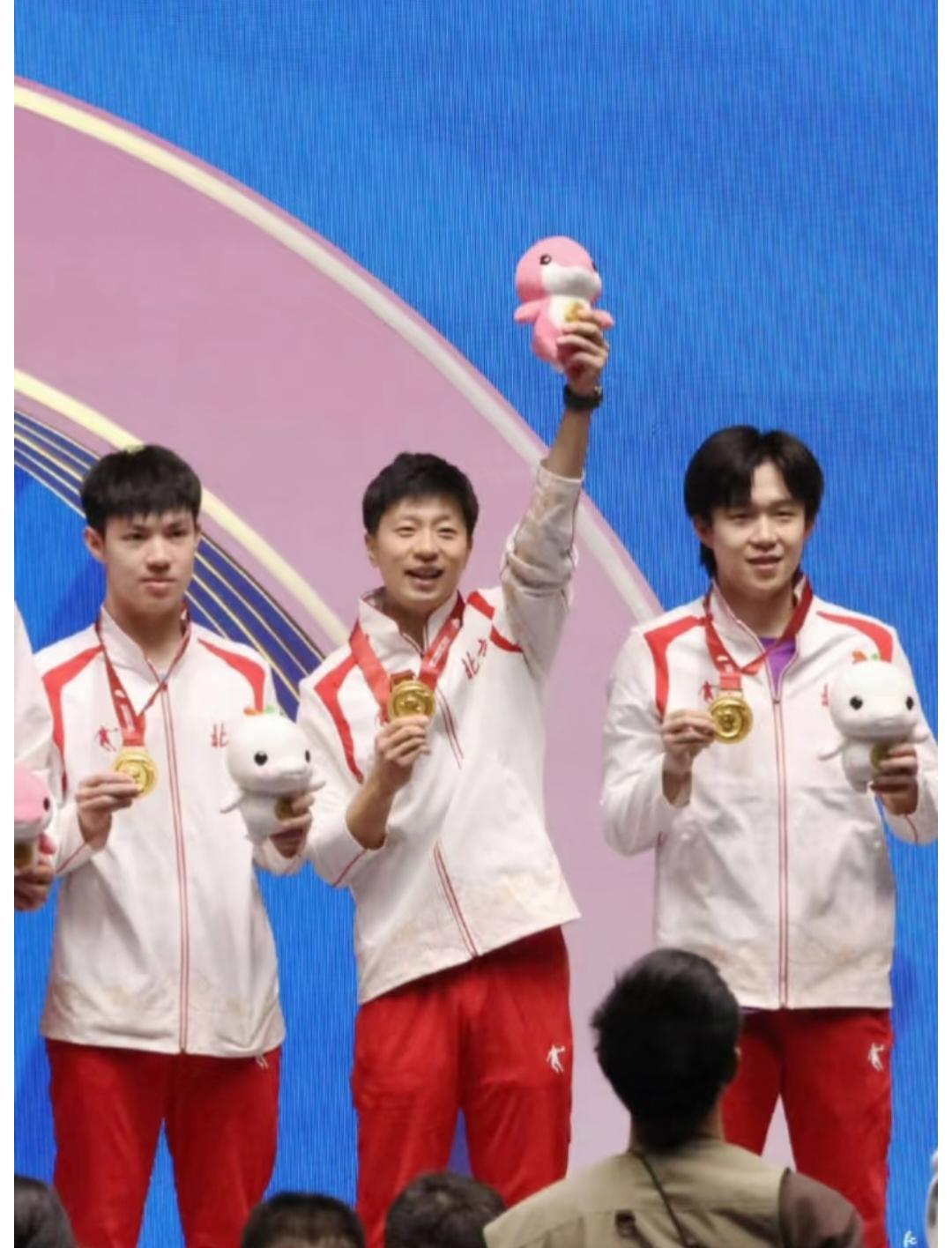 马龙的职业生涯已超级圆满 再无遗憾
11月20号晚，37岁的马龙，带领25岁多王