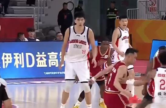 徐昕半场6分6板5帽，已经刷新了本赛季的单场盖帽新高，破生涯纪录也有戏山西男篮v