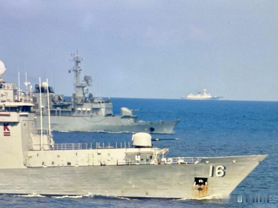 菲律宾方面宣布，在4月28日，一艘中国海军054A护卫舰正在跟踪、监视，美国，菲