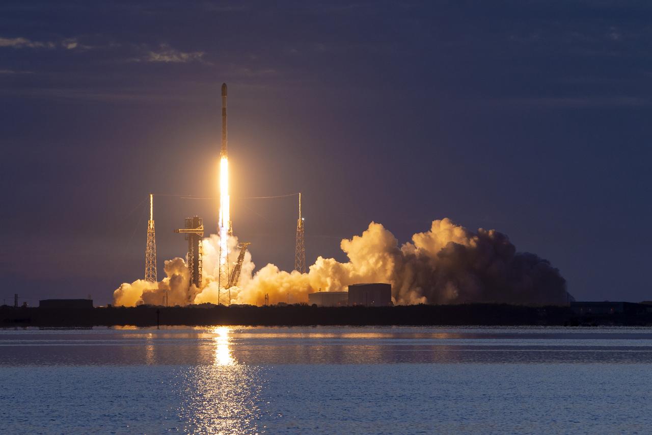 马斯克的SpaceX即将进行有史以来规模最大的IPO。公司把股票发行价定在每股1