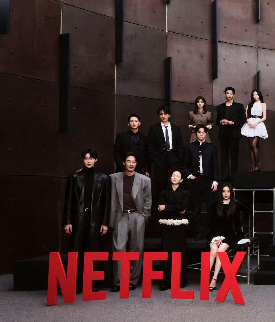 韩国到底谁才是真正的顶流，一张合体照给你整的明明白白！
绝对c位李政宰，顶级实力