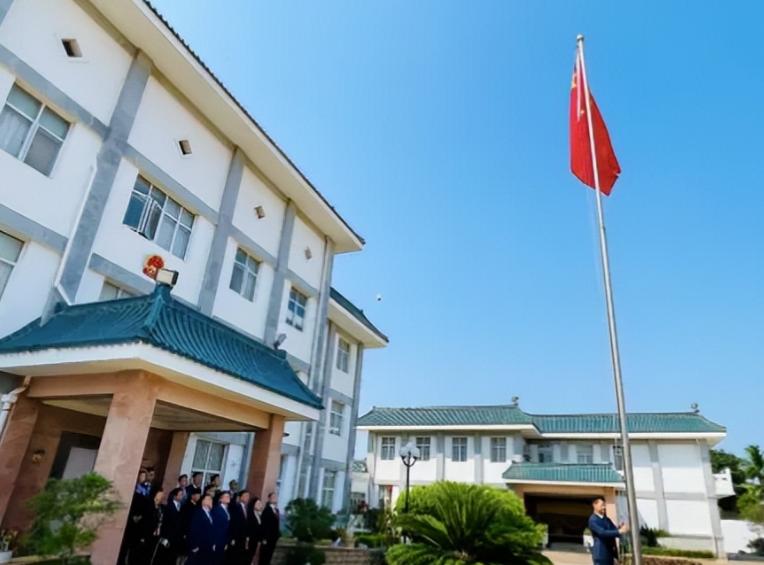 1982年，我国驻莫桑比克大使馆翻译唐健生实施了一个惨绝人寰的计划，杀死使馆内所