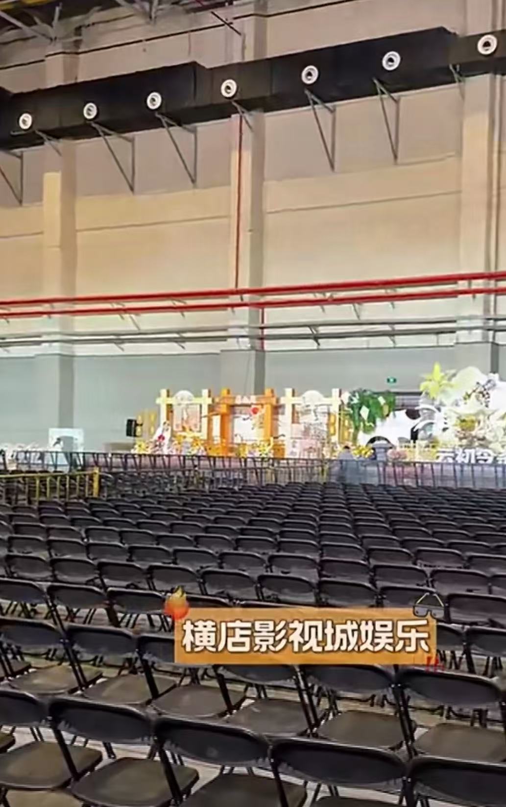 虞书欣横店观众席应援虞书欣首次横店观众席应援虞书欣新剧杀青，横店首次观众席应援，