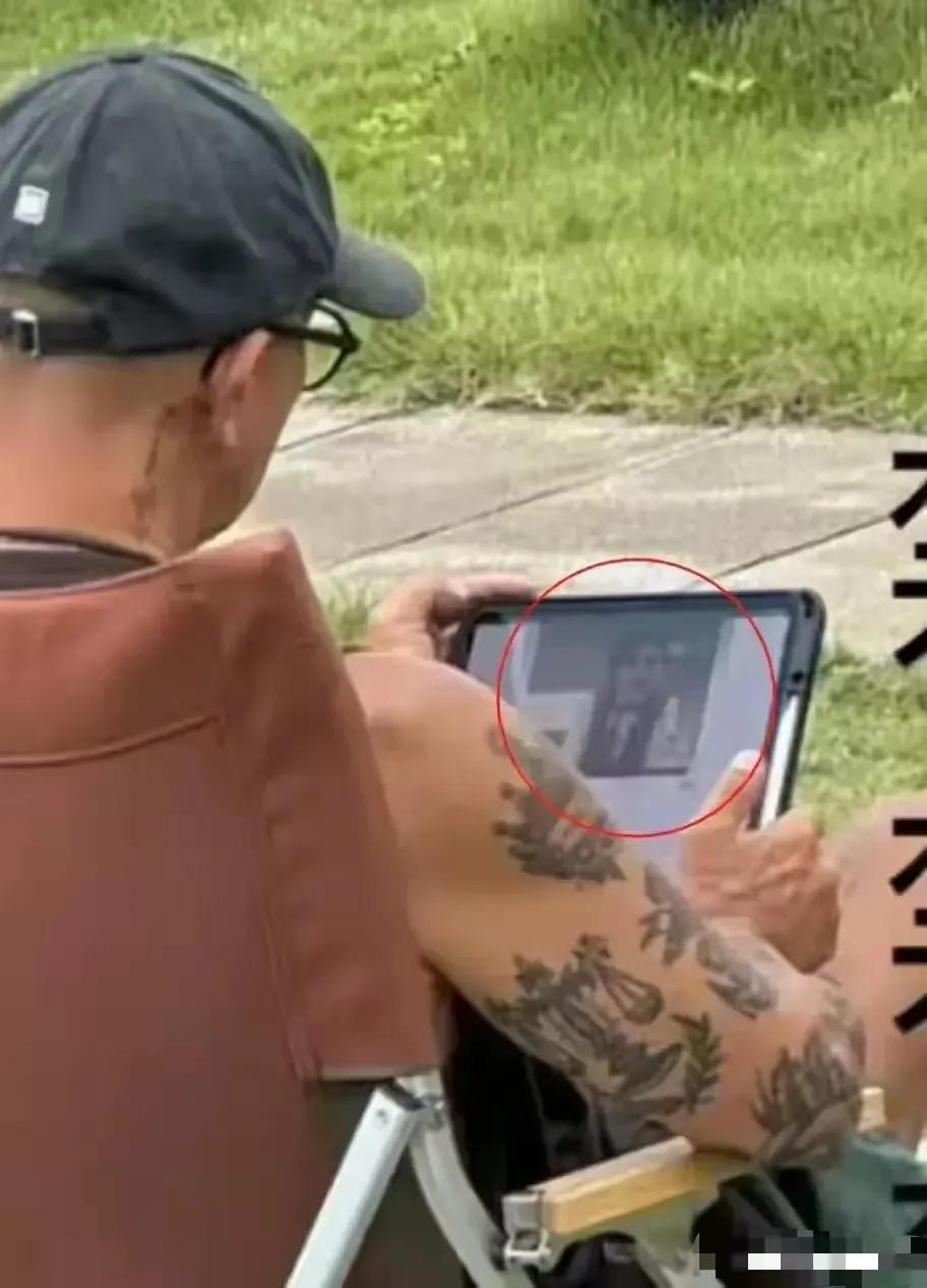 太假了！感觉具俊晔像在做秀摆拍。死后的深情一文不值，整个24年只在湾湾陪了十几天