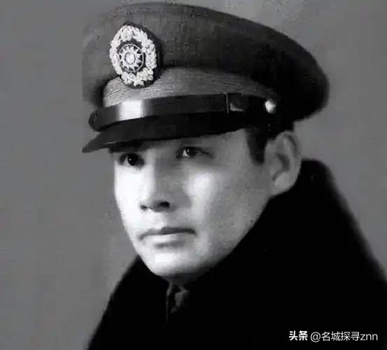 1947年，张灵甫将2000多名解放军俘虏，补充进整编74师，汤恩伯提醒：“敌军
