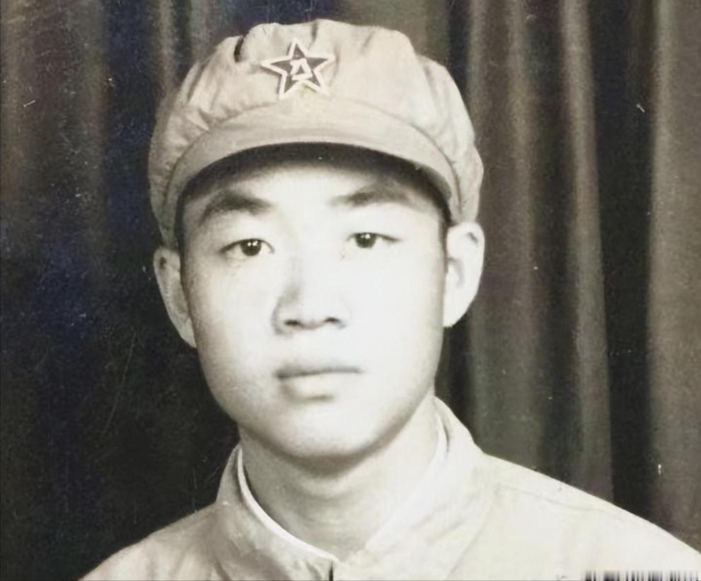 [微风]1951年，志愿军张典文擅自朝美军帐篷开了一炮，连长大怒，正要处罚他时，