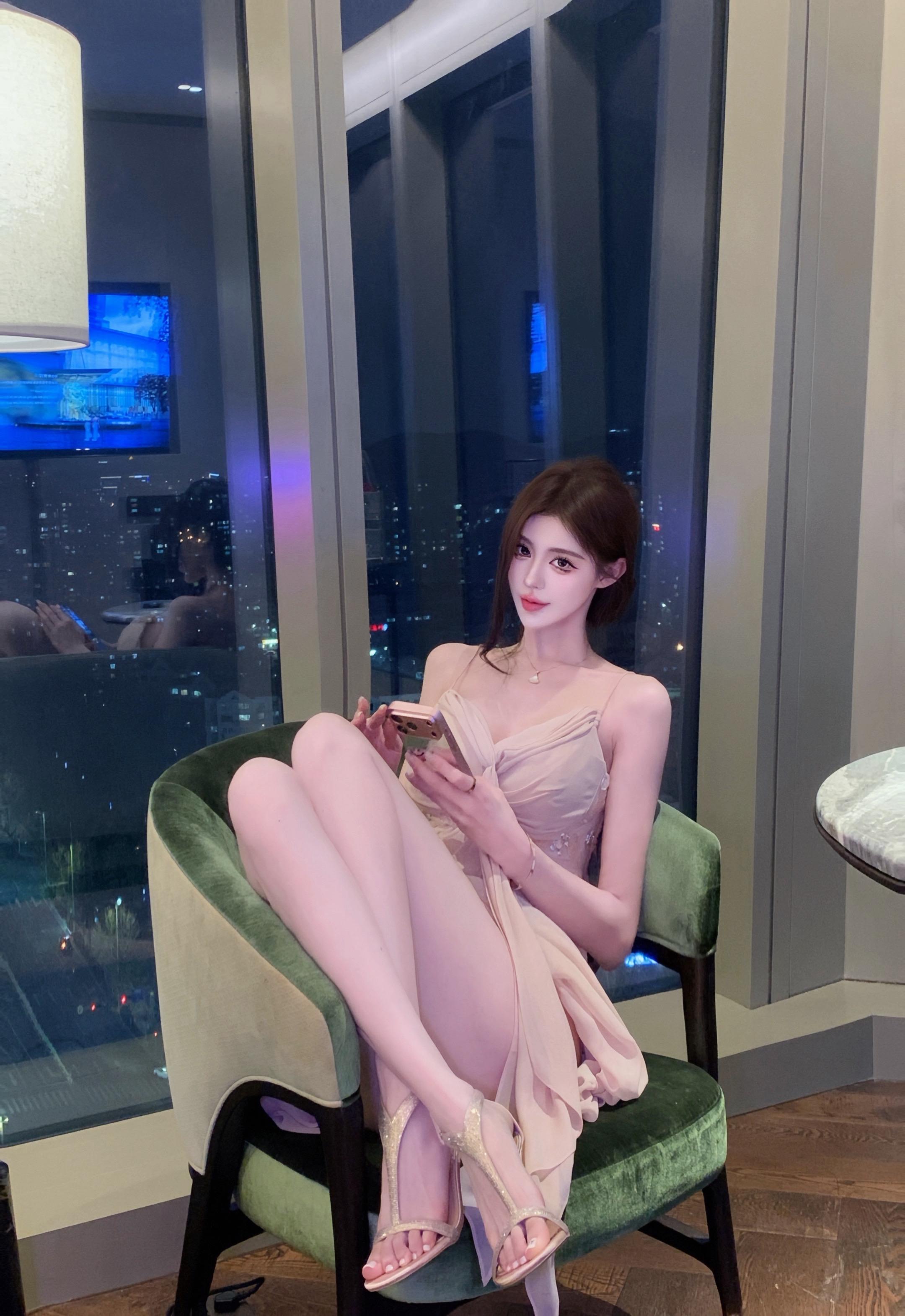 爱和恨是不能抵消的 刀架在你脖子上的同时也觉得你的酒窝很漂亮