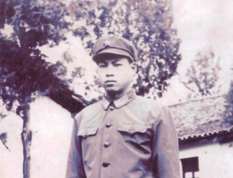 1944年，一名地下党被捕入狱，受刑时拒不招供，气急败坏的日军翻译上去就是一巴掌
