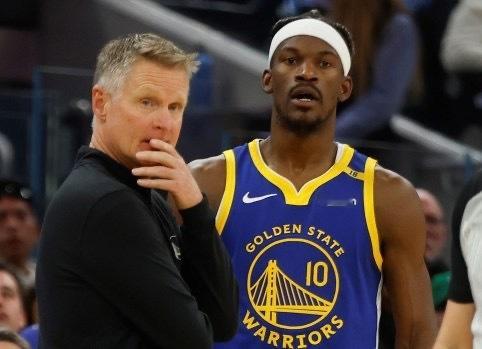 科尔表示，他希望能够暂时维持对阵开拓者的首发阵容，但显然情况随时可能发生变化：库