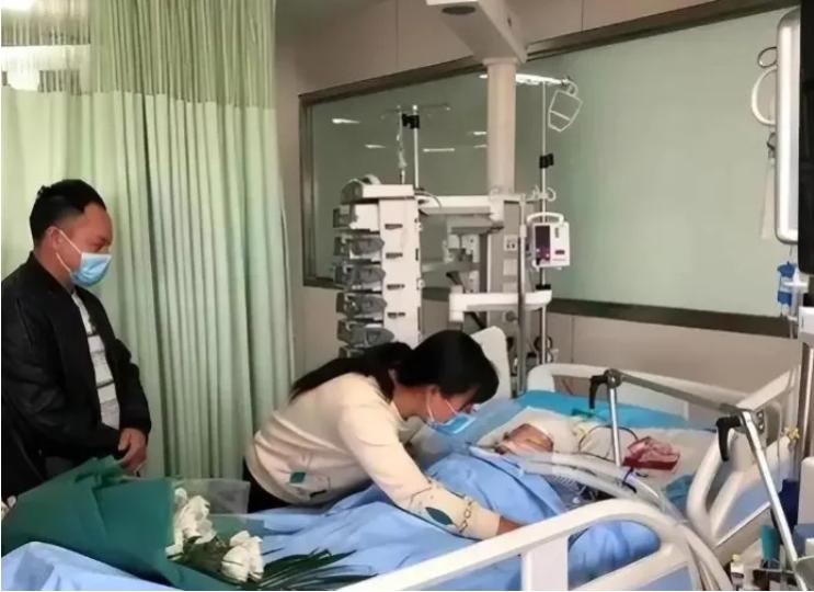 2022年，高三女生在高考前，在家吞药而亡，父母忍痛把她的器官全部捐出来，就在父
