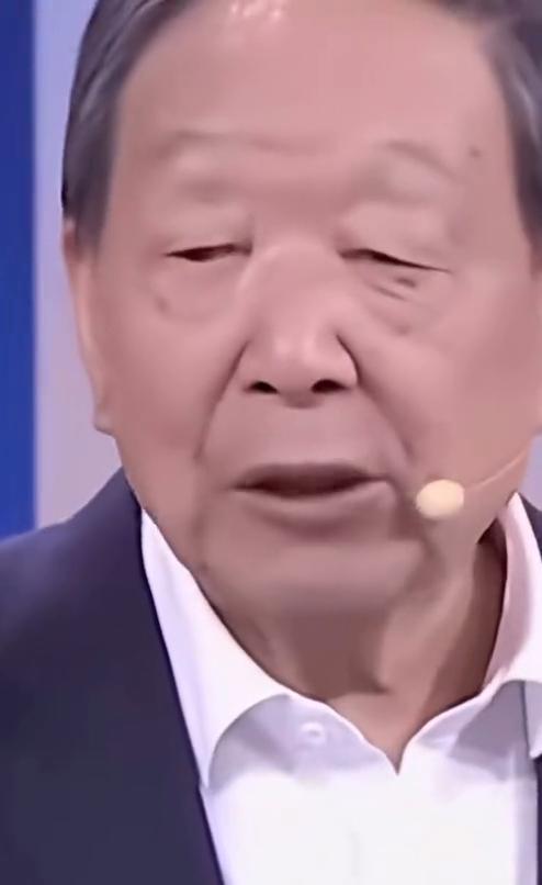 东方会员二百五十二个卫星，希望在二零三零年组成，跟美国的训练是不一样的。训练是一