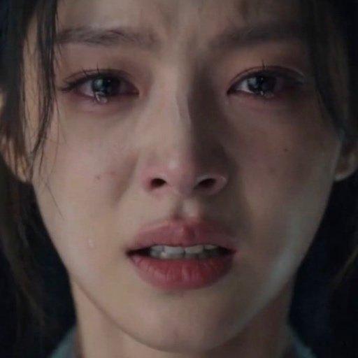 AI演员已经有眼神戏了刷到AI出演的短剧片段瞬间惊艳，隐忍破碎的氛围感全靠眼神撑