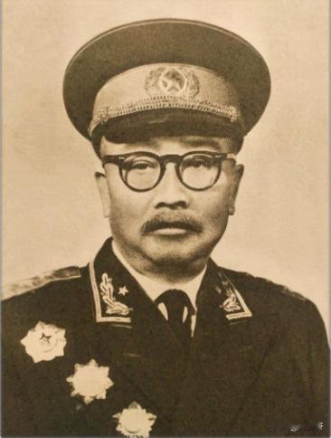 李克农是我国有名的“红色特工”。虽然他的战场上没有硝烟的味道，但他所传递的一条信