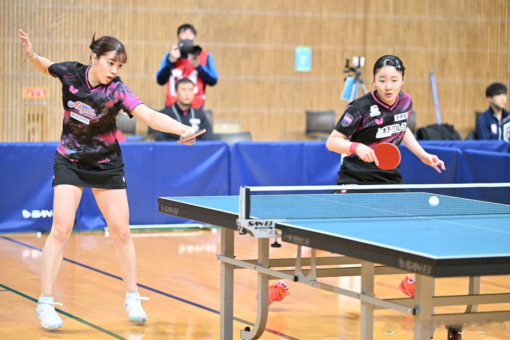 双打这套也是蝴蝶的新衣服吗还不错看 