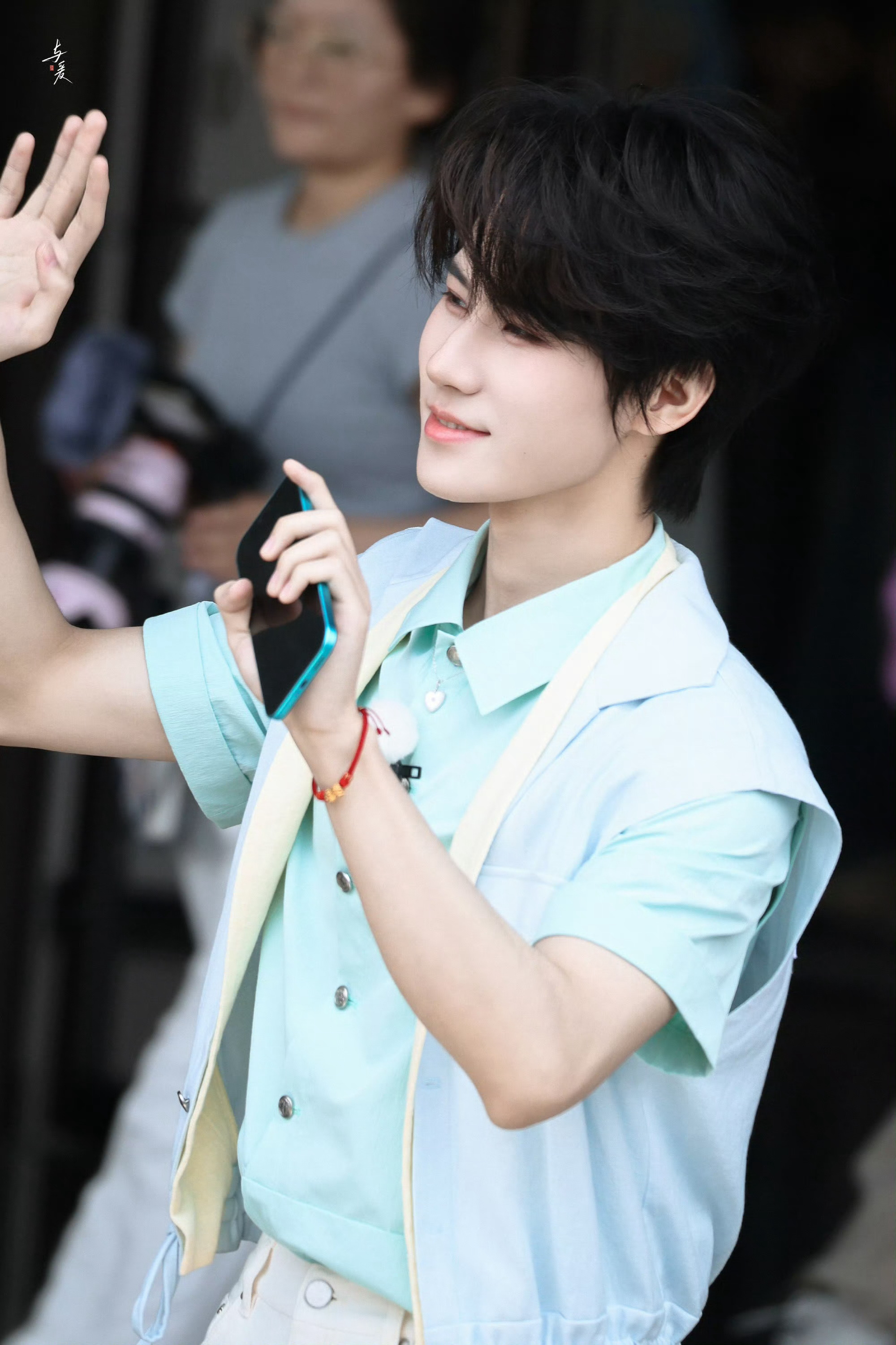 张真源  💚张真源镜启春序绿海归源💚张真源加冠礼演唱会同一个地点 同一个人?