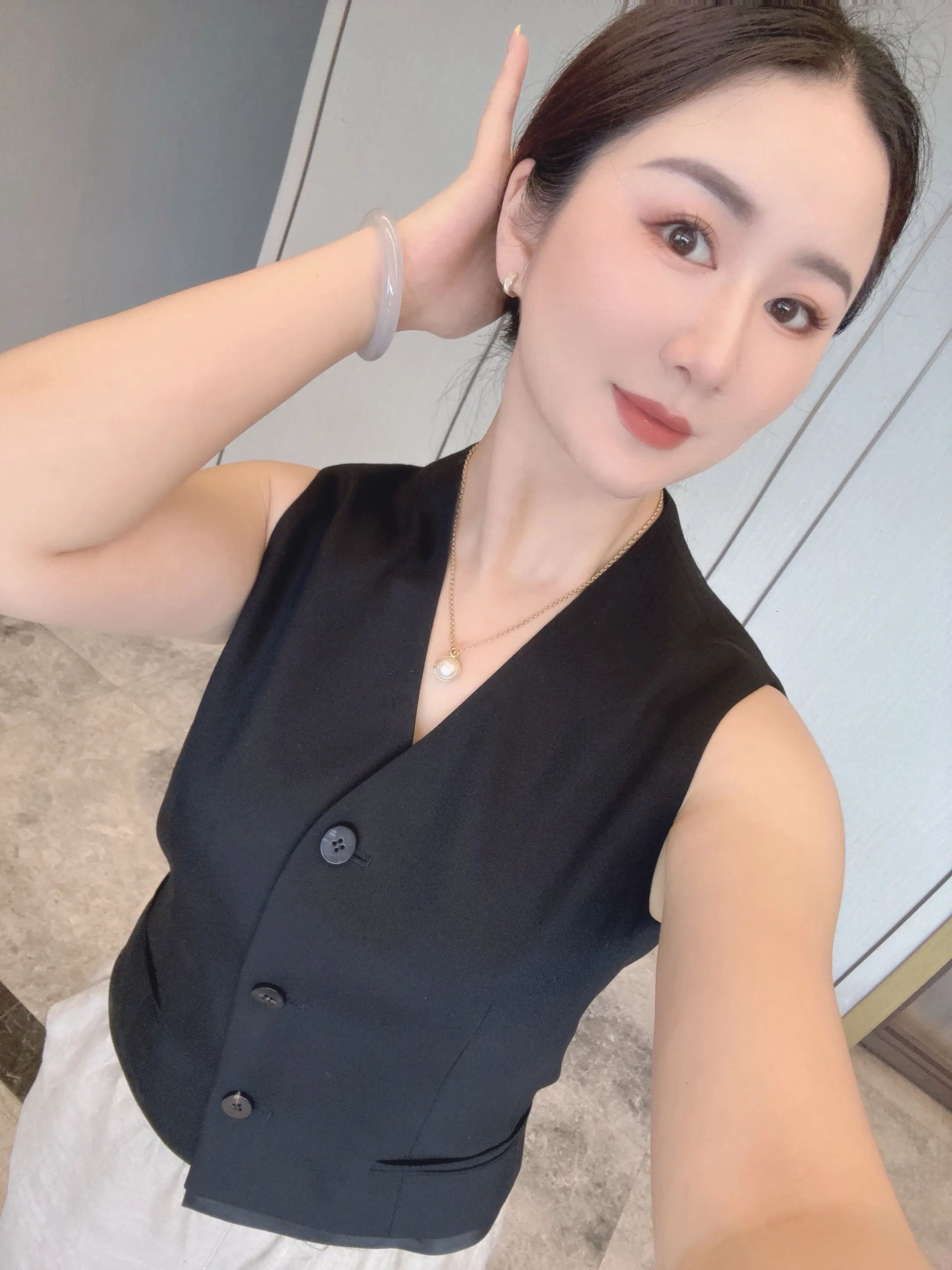 幼稚的人听情话 成熟的人看细节……空口无凭的话太廉价 行动比画大饼更让...