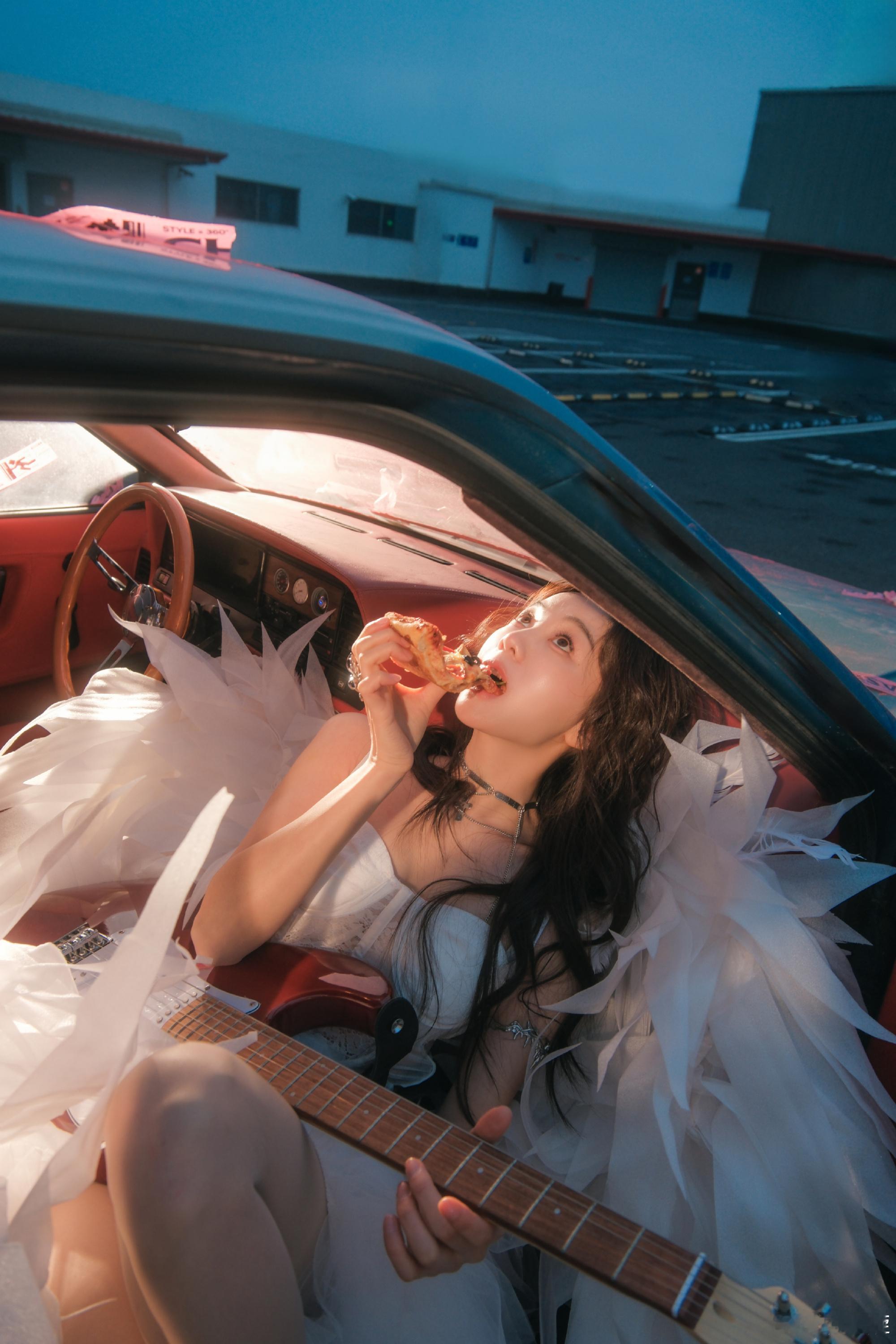 胡意旋流浪天使美到犯规 祝我们超美的胡意旋生日快乐🎂 流浪天使造型颜值封神，新