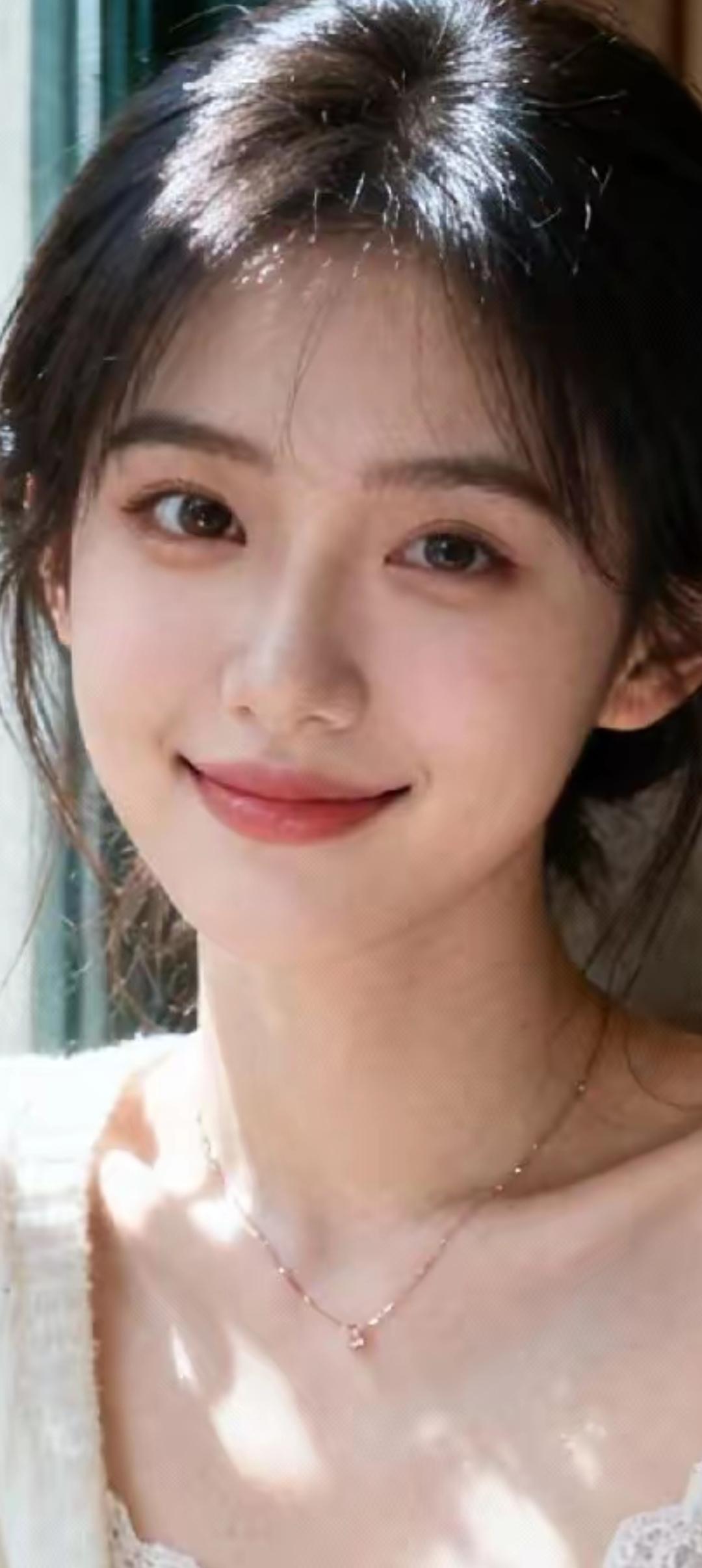 阳光下的甜美笑容，温柔如水，少女心满满！🌞💖