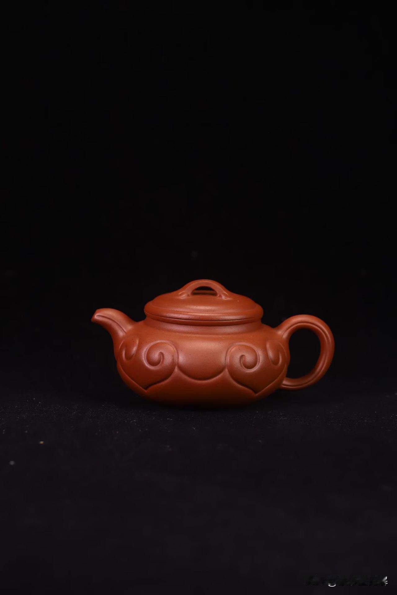 收藏紫砂壶到底要不要养？只藏不养，等于只买了一半
朋友老周收了一把八十年代的紫泥