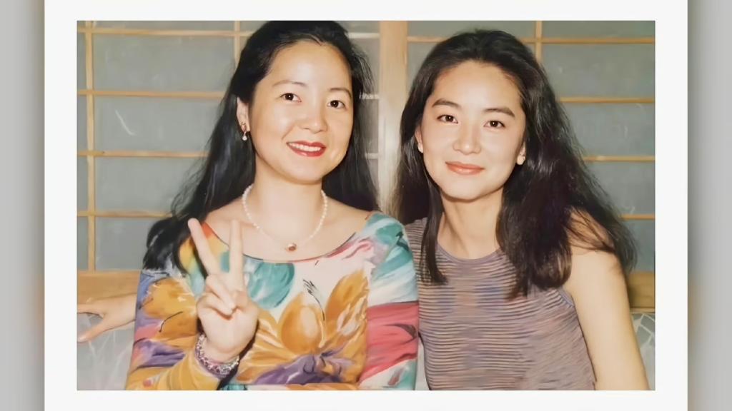 邓丽君，林青霞，
心中偶像崇拜她。
容颜靓丽才情好，
歌唱演艺双双佳。