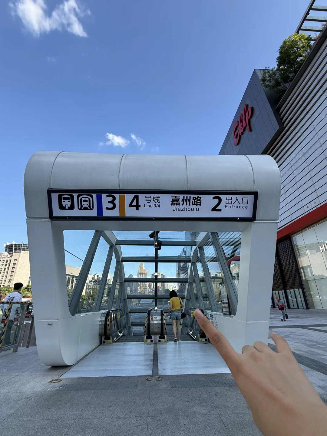 嘉州路！！川美毕业展搬进商场了？？？？？？